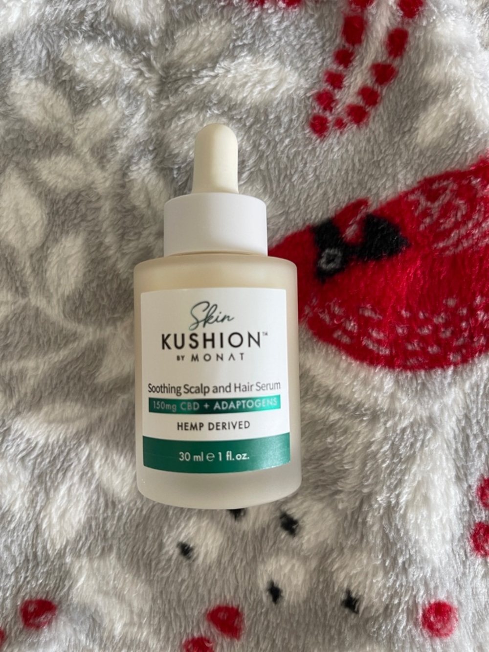 Skin Kushion by Monat Soothing Scalp & Hair Serum - White/Cream